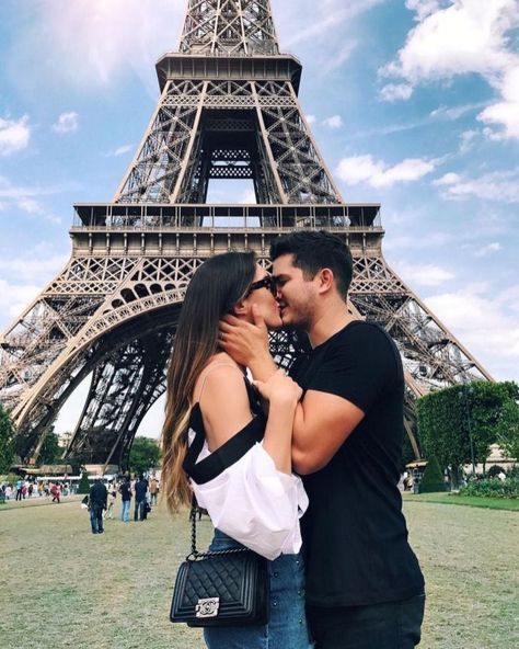 Lo puedes descubrir tu misma🥰 #fanfic # Fanfic # amreading # books # wattpad Paris Couple, Family Summer Vacation, Romantic Photography, Parisienne Chic, Paris Vacation, Paris Pictures, Paris Love, Relationship Goals Pictures, Summer Family