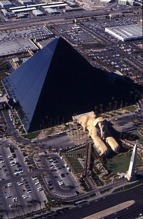 Pyramidal Architecture, Luxor Hotel Las Vegas, Meditation Pyramid, Luxor Las Vegas, Luxor Hotel, Old Vegas, Vegas Fun, Las Vegas Vacation, Vegas Vacation