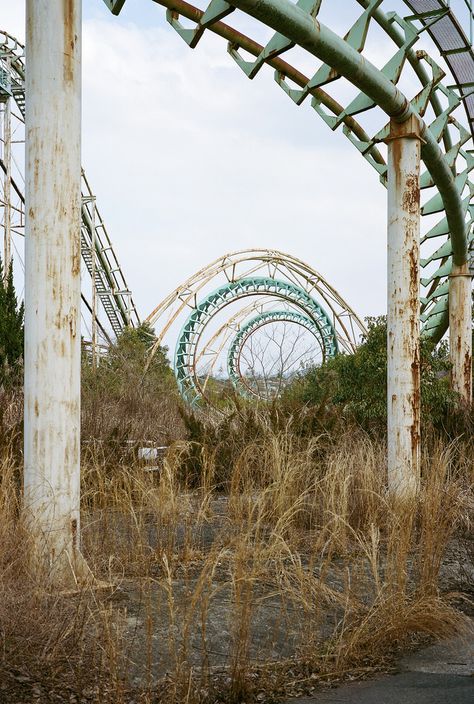 Nara Dreamland abandoned amusement park Japan [1345 x 2000] [OC] Nara Dreamland, Abandoned Theme Parks, Abandoned Amusement Park, Abandoned Ruins, Planet Coaster, Amusement Rides, Nara Japan, Abandoned Amusement Parks, Abandoned Things