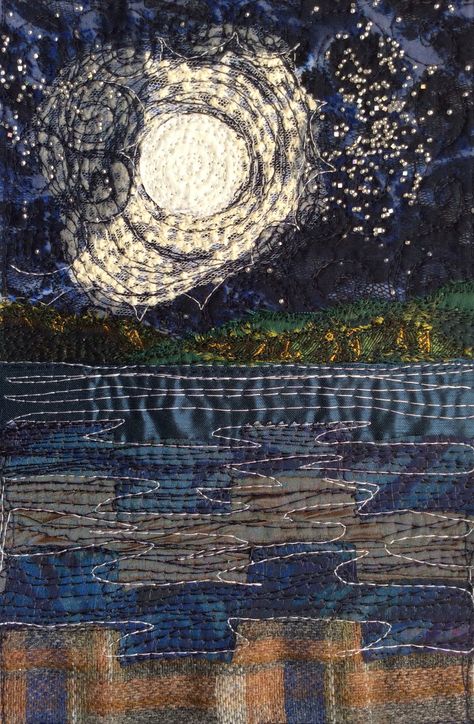 Moon Textile Art, Full Moon Embroidery, Aurora Embroidery, Hand Embroidery Inspiration, Landscape Textiles, Fabric Textile Art, Free Motion Sewing, Embroidered Landscapes, Free Motion Embroidery Applique