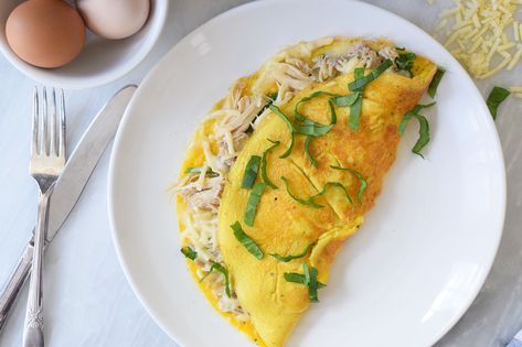 Chicken Omelette, Omelette Recipes, Omlet Recipes, Breakfast Chicken, Spinach Omelet, Omelets Recipe, Leftover Rotisserie Chicken, Hearty Chicken, Omelette Recipe