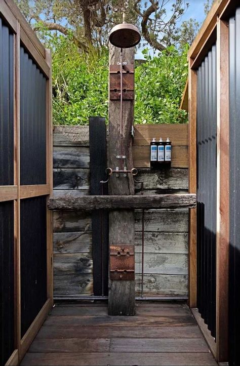 CAMP SHOWERS | Glamping Camping Shower Ideas, Glamping Bathroom, Camp Bathroom, Camping Luxury, Nature Bathroom, Camp Toilet, Outdoor Camping Shower, Outside Showers, Outdoor Shower Enclosure