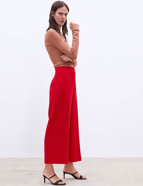 What To Wear With Red Pants Red Trousers Outfit, Modern Shag Haircuts, Red Culottes, Culottes Trousers, Red Linen Pants, Red Pants Outfit, Red Leather Pants, Plain Crop Tops, High Waisted Cropped Pants