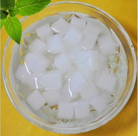 Nata De Coco is a chewy, translucent, jelly-like food produced by the fermentation of coconut water which gels through the production of C cellulose by Komagataeibacter xylinus. Nata de coco is mainly made from coconut water, so it has a modest nutritional profile. Nata de coco can be consumed on its own, but it can be used as an ingredient as well for fruit salads, halo-halo, coconut cakes, ice creams, soft drinks, bubble tea, and yoghurts. Coconut Cakes, Coconut Products, Coconut Jelly, Coconut Pudding, Vietnam Food, Kawaii Cooking, Fruit Salads, Coconut Fiber, Coconut Cake