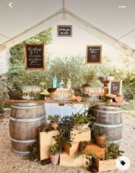 French Vineyard Wedding, Outdoor Wedding Bar Ideas, Gin Bar Wedding, Wedding Bar Ideas, Wedding Chateau, Vineyard Weddings, Barrel Bar, Gin Bar, Wine Barrels