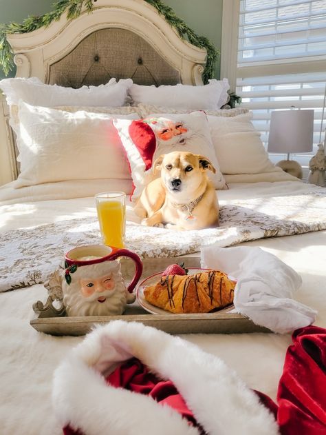 Breakfast in bed...yes please Christmas Bedroom, Christmas 2022, Breakfast In Bed, Yes Please, Bed And Breakfast, Christmas Themes, Trend Setter, Cottage, Bedroom