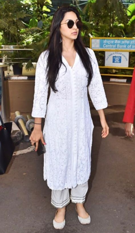 Kiara Advani Kiara Advani Haircut, Kiara Advani Kurti, White Sharara, Plus Size Lehenga, Pakistani Bridal Lehenga, 2023 Dress, Kurta Pants, Indian Skirt, Army Room