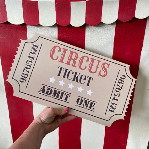 Christmas Circus Decorations, Vintage Theme Decor, Easy Circus Decorations, Big Top Circus Party, Retro Carnival Aesthetic, Cirque Du Soleil Party Decorations, Vintage Circus Decorations, Elegant Circus Theme Party, Circus Homecoming Theme