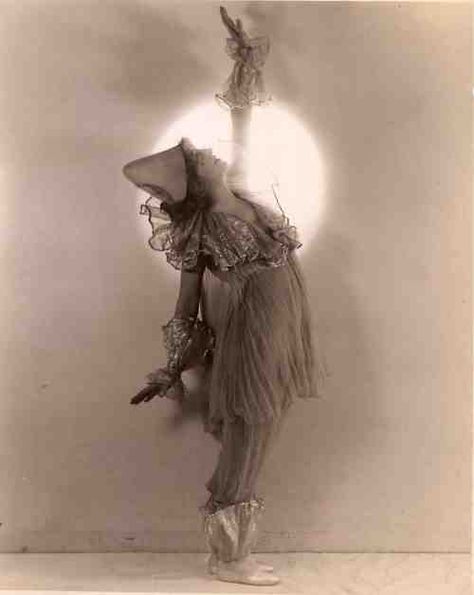 ~ 1920s Fortune Teller, Coraline Circus, Charlotte Fairchild, Ziegfeld Girl, Star Pics, Circus Sideshow, Ziegfeld Girls, Ziegfeld Follies, Vintage Theatre