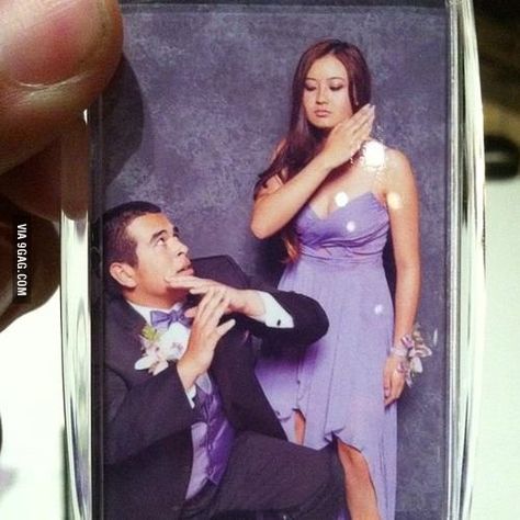 Awkward Prom Photos, Prom Pictures Group, Prom Pose, Funny Prom, Prom Photography Poses, Prom 2k17, Hoco Pics, Funny Couple Pictures, Prom Pictures Couples