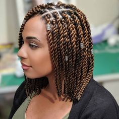 Brighten Hair, Bob Box Braids Styles, Braided Bob, Short Bob Braids, Senegalese Twist Hairstyles, Bob Braids Hairstyles, Short Twists, Twisted Hair, Cheval Mirror