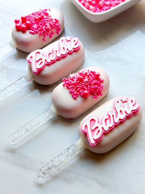 Barbie Cake Popsicles, Barbie Cakesicles, Barbie Cakepops, Barbie Theme Cakesicles, Barbie Cake Pops, Barbie Oreo Chocolate Covered, Pink Cakesicles, Pink And White Cakesicles, White Chocolat