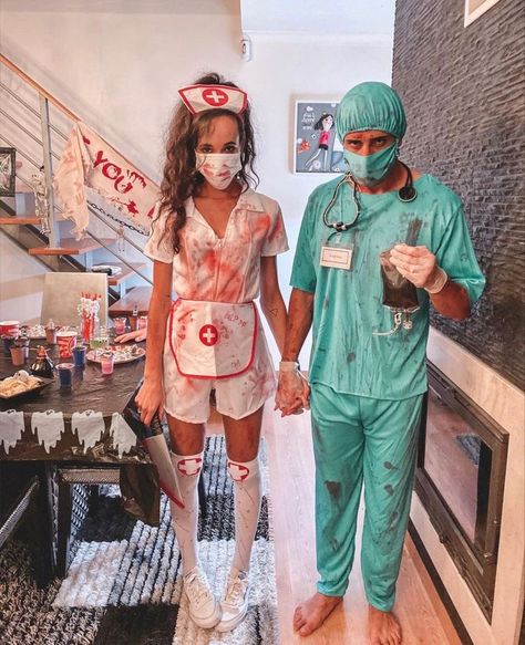 Cute Couples Halloween Costumes, Cute Couples Halloween, Scary Couples Costumes, Halloween Casal, Zombie Couple Costume, Doctor Halloween Costume, Doctor Halloween, Nurse Halloween Costume, Cute Couple Halloween