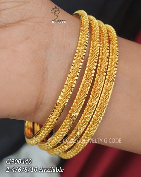 Necklace Set Indian Bridal Jewelry, Plain Gold Bangles, Gold Jewelry Prom, Gold Bangles Indian, Ladies Bangles, Gold Jewels Design, Pure Gold Jewellery, Gold Bangles For Women, Black Beads Mangalsutra Design