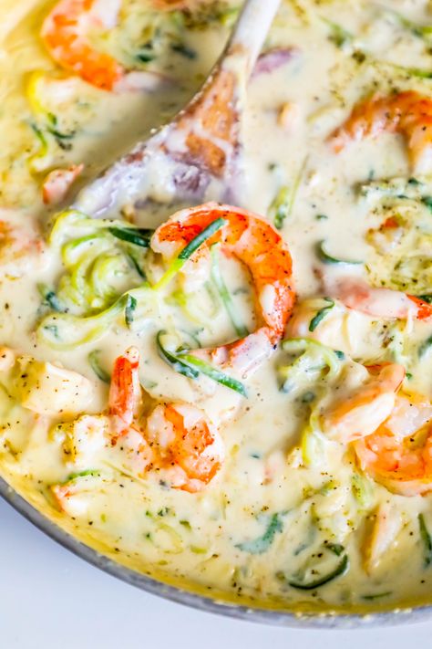 One Pot Creamy Shrimp Alfredo with Zucchini Noodles Recipe - main dishes #maindishes Alfredo With Zucchini, Spiralized Zucchini Recipes, Creamy Shrimp Alfredo, Healthy Noodle Recipes, Zucchini Noodles Recipe, Traditional Meals, Shrimp Zucchini, Keto Pasta, Healthy Noodles