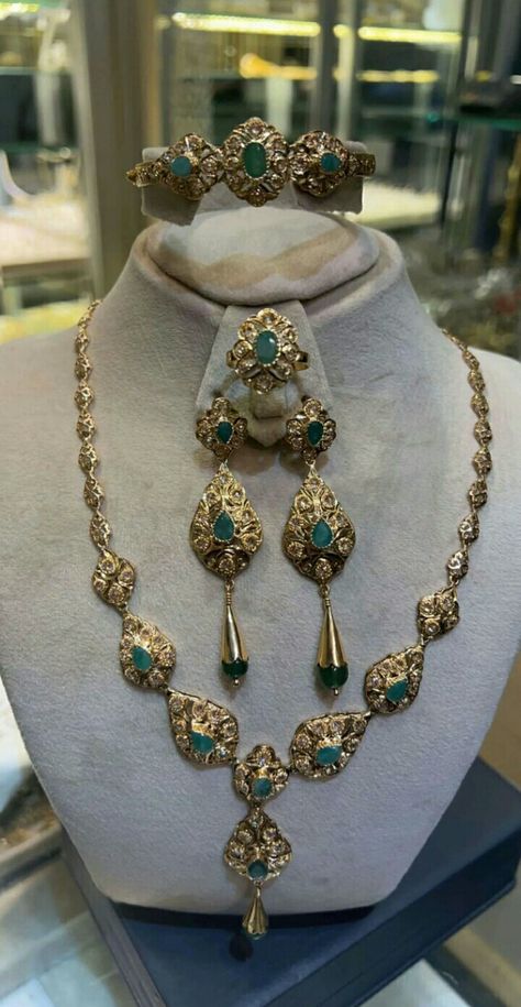 Moroccan Jewellery, Moroccan Accessories, Fashion Jewelry Necklaces Gold, Moroccan Aesthetic, Arabic Jewelry, Moroccan Clothing, Moroccan Jewelry, Moroccan Fashion, Moroccan Wedding