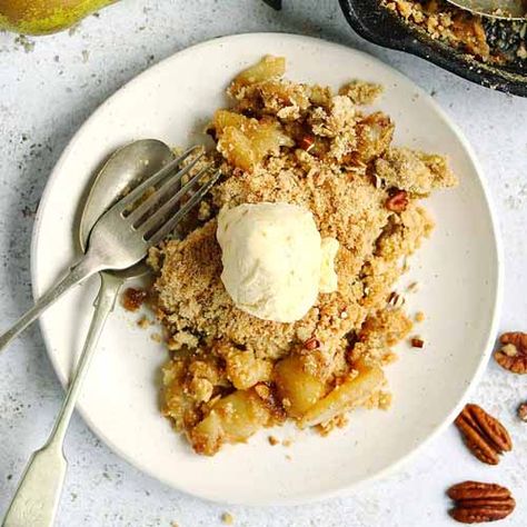 Pear and Ginger Crumble Pear And Ginger Crumble, Pear Crumble Recipe, Parmesan Crusted Zucchini, Rhubarb Bars, Best Vanilla Ice Cream, Ripe Pears, Pear Crisp, Pear Crumble, Pear Ginger