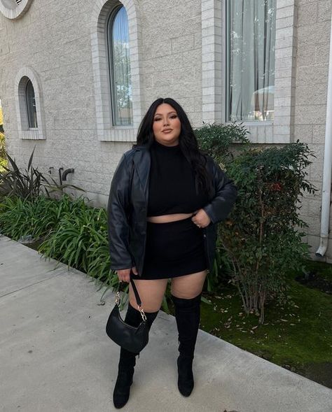 Black Plus Size Birthday Outfits, Fuerza Regida Concert Outfit Plus Size, Black Concert Outfit Plus Size, Karol G Concert Outfits Plus Size, Winter Clubbing Outfit Plus Size, Casual Party Outfit Plus Size, Rap Concert Outfit Plus Size, Black Outfits Plus Size, Plus Size Going Out Outfits Night Club