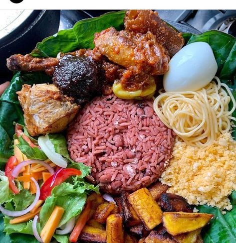 @ghanaianfoodnetwork Waakye Ghana Recipe, Ghana Waakye, Ghana Trip, Ghana Travel, Ghana Food, Ghanaian Food, African Recipes Nigerian Food, West African Food, Africa Food