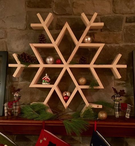 Snowflake Shelf Woodworking Plans Shelves, Wood Snowflake, Winter Centerpieces, Wooden Snowflakes, Holiday Centerpieces, Christmas Wood Crafts, Crafty Gifts, Snowflake Pattern, Christmas Wood