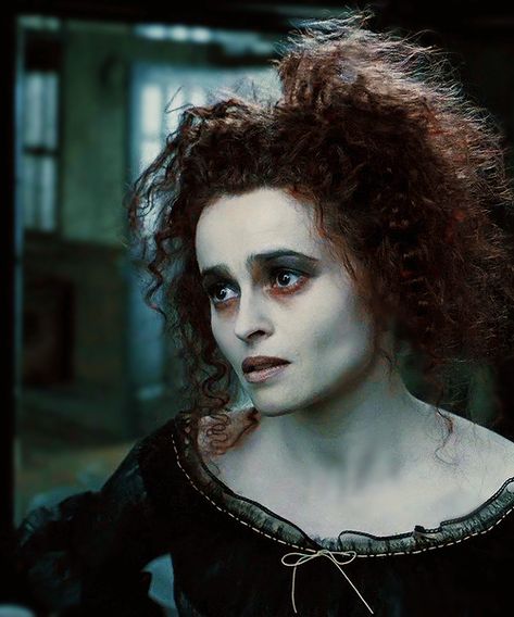 Helena Bonham Carter as Mrs. Lovett in Sweeney Todd. I wanna be her for Halloween Sweeney Todd Costume, Helena Carter, Mrs Lovett, Marla Singer, Tim Burton Characters, Movie Makeup, Tim Burton Films, Tim Burton Movie, The Rocky Horror Picture Show