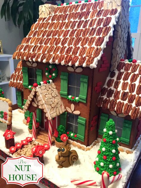 Gingerbread Landscape, Homemade Gingerbread House, Gingerbread Reindeer, Cool Gingerbread Houses, Gingerbread House Recipe, Gingerbread House Parties, Gingerbread House Designs, Gingerbread Party, Gingerbread House Cookies