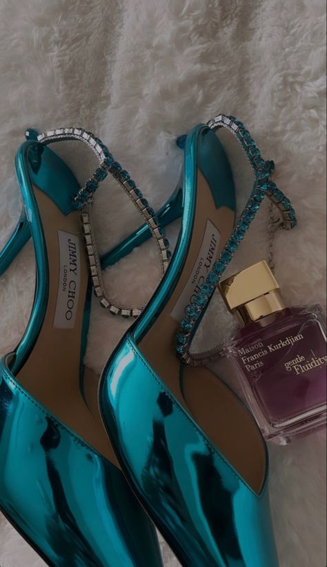 Bougie Outfits, Turquoise Heels, Heels Aesthetic, Shoes World, Christian Louboutin Heels, Louboutin Heels, Luxury Lifestyle Dreams, Fancy Shoes, Cute Heels