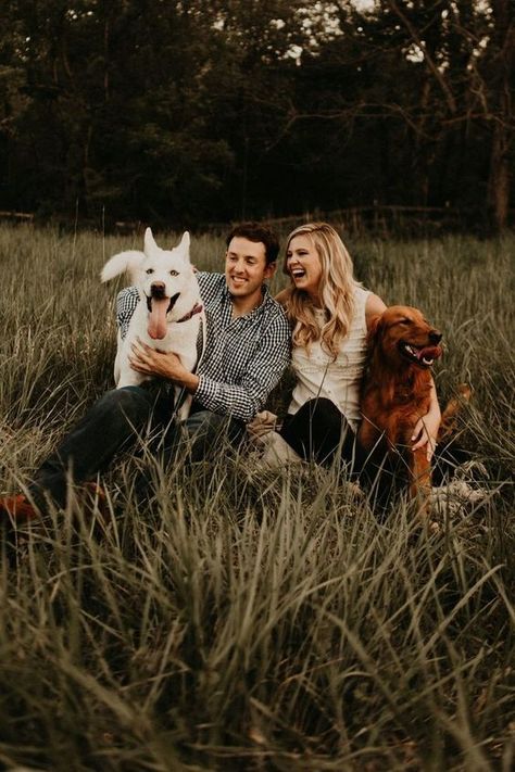 Family Pictures With Golden Retriever, Photoshoot With Pets Dogs, Fall Family Dog Photos, Family And Pet Photography, Engagement Photos With Dogs Fall, Family And Dogs Photoshoot, Family Picture Ideas With Dogs, Couple And 2 Dogs Photoshoot, Western Engagement Pictures With Dogs