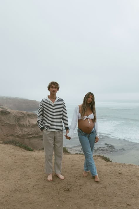 Casual Pregnancy Announcement, Casual Maternity Shoot, Casual Maternity Pictures, Casual Maternity Photos, Maternity Couple Poses, Aesthetic Pregnancy, Pregnant Shoot, Maternity Shoot Beach, Simple Pregnancy Announcement