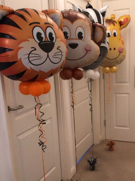 Birthday Party Animal Theme, Zoo Theme Birthday Cake, Zoo Themed Birthday Party, Party Animal Theme, Safari Theme Birthday Party, Safari Birthday Party Decorations, Moldes Para Baby Shower, Animal Balloons, Safari Theme Birthday