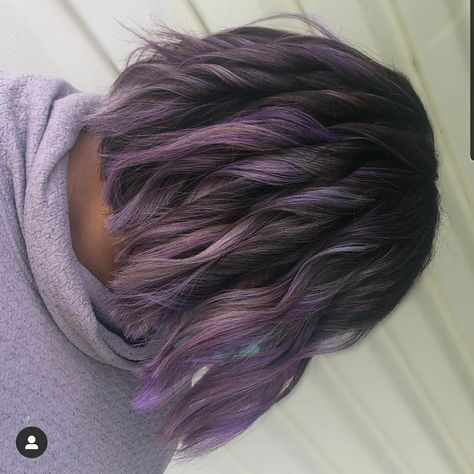 Lilac Hair Dark Roots, Light Purple Short Hair, Black Roots Purple Hair, Violet Highlights On Dark Hair, Lilac Hair Highlights, Purple Hair With Dark Roots, Violet Short Hair, Lavender Gray Hair, Light Purple Highlights