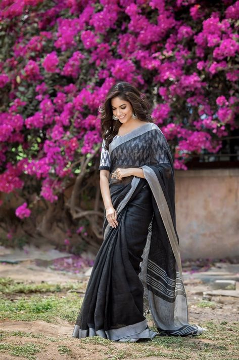 Beautiful Actress Ritu Varma Hot Photos In Black Saree Saree Actress, Ritu Varma, Formal Saree, Kerala Saree, Saree Poses, Saree Blouse Patterns, Indian Fashion Saree, Saree Photoshoot, Indian Woman