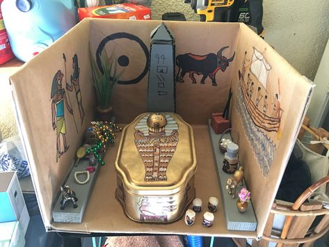 Egypt Civilization Project, Ancient Egypt Projects Middle School, King Tut Tomb School Project, Egyptian Tomb Project, Ancient Egypt School Project Ideas, Egypt Projects For Kids, Egyptian Diorama, Ancient Egypt Crafts Projects, Pyramid School Project