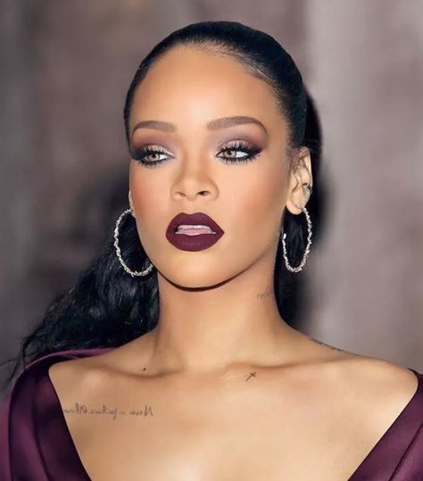 Rihanna Makeup, Burgundy Makeup, Celebrity Makeup Looks, Dramatic Makeup, Braut Make-up, Stunning Makeup, Dark Lips, Makeup For Black Women, Makeup Geek