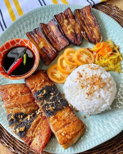 Pinoy Breakfast, Filipino Breakfast, Filipino Street Food, Pinoy Food, Sweet Snacks Recipes, Buffet Food, Full Meal Recipes, Food Shop, Food Obsession