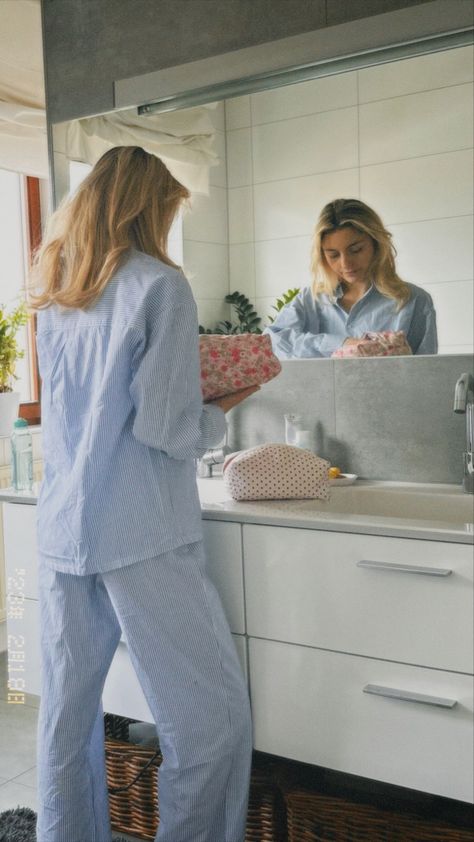 Loungewear Aesthetic Photoshoot, Free People Pajamas, Pjs Photoshoot Ideas, Pyjamas Photoshoot Ideas, Pijamas Photoshoot Ideas, Sleepwear Photoshoot Ideas, Pyjama Photoshoot, Aesthetic Pijamas, Homewear Aesthetic