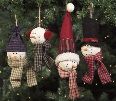 Golf Ball Ornaments, Ball Craft, Golf Crafts, Diy Snowman Ornaments, Golf Christmas, Golf Ball Crafts, Snowmen Crafts, Snowman Ideas, Christmas Golf