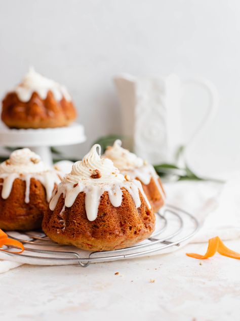 Bundt Carrot Cake, Carrot Cake Decorating Ideas, Carrot Cake Bundt, Cakes With Cream Cheese, Mini Bundt Cakes Recipes, Pumpkin Cupcake Recipes, Mini Carrot Cake, Carrot Spice Cake, Mini Carrots