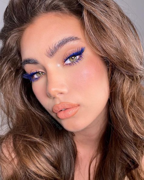 Claudia Neacsu on Instagram: “Flirty Blue Lashes 🦋 using @shiseido Kajal InkArtist & ControlledChaos MascaraInk ‘Sapphire Spark’ on beautiful @anaelenaaaa Hair…” Claudia Neacsu, Blue Eyeliner Looks, Blue Lashes, Blue Eyeliner Makeup, Matte Make Up, Artsy Makeup, Glam Wedding Makeup, Learn Makeup, Face Art Makeup