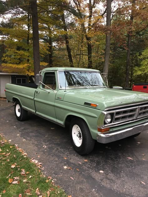 Old Trucks Vintage Aesthetic, 1980s Chevy Trucks, 1970s Ford Trucks, Pickup Truck Aesthetic, Green Ford Truck, Old Trucks Vintage, Green Pickup Truck, Vintage Ford Trucks, Old Chevy Trucks