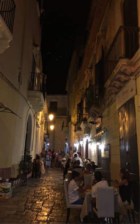 Italy At Night Aesthetic, Italy Night Life, Italy Night Aesthetic, Italy Nightlife, European Nights, Puglia Aesthetic, Italy At Night, Italy Night, Italy Vibes