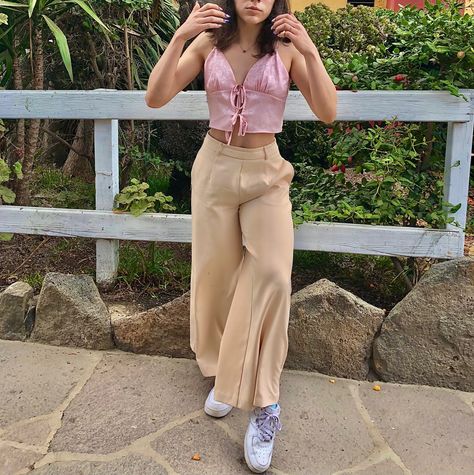 #camelpants camel pants #top #pinktop #nikeairforce1 Khaki Pants Outfit, Camel Pants, Nike Airforce 1, Pink Top, Pants Outfit, Pink Tops, Casual Outfit, Harem Pants, Khaki Pants