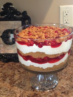 Cheesecake layered in a trifle bowl! Mmmm :) Layered Cherry Cheesecake, Trifle Bowl Desserts, Dessert Trifle, Desert Salads, Trifle Bowl Recipes, Cake Trifle, Trifle Dessert Recipes, Cherry Cheesecake Recipe, Cheesecake Trifle