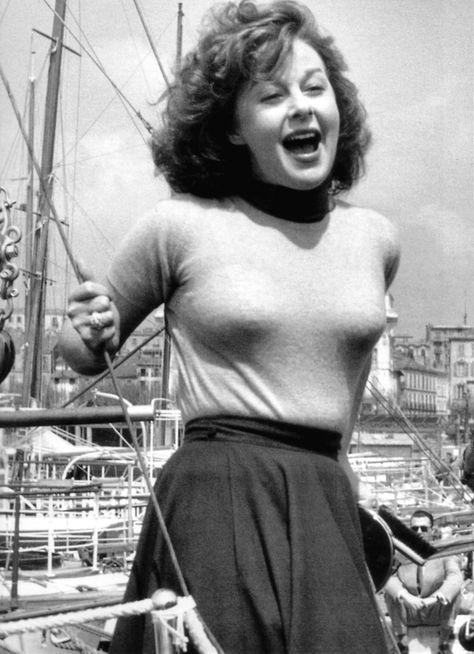 Susan Hayward at Cannes, France, 1956 Star Pics, Susan Hayward, Bullet Bra, Hollywood Style, Confident Woman, Vintage Women, Vintage Hollywood, Best Actress, Cannes Film Festival