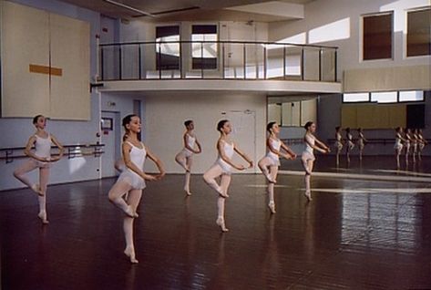 Paris Opera Ballet School, Irish Disco, Royal Ballet School, Cheer Photos, Chat Games, Opera Ballet, Ballet Studio, Ballet Pictures, Ballet Jazz