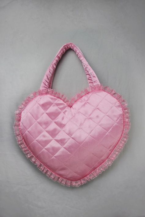 Unusual heart-shaped handbag Heart Shaped Tote Bag, Patch Top, Spare Change, Handbag Patterns, Collar Jewelry, Yours Truly, Sewing Bag, Pink Lace, Jewelry Bags