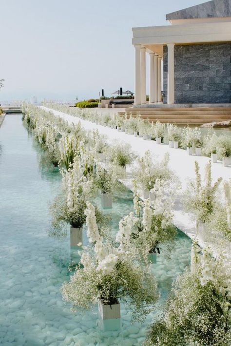 Fun Wedding Trends, Wedding Isles, Top Wedding Trends, Aqua Wedding, Europe Wedding, Water Wedding, Napa Wedding, Floating Flowers, Beach Ceremony