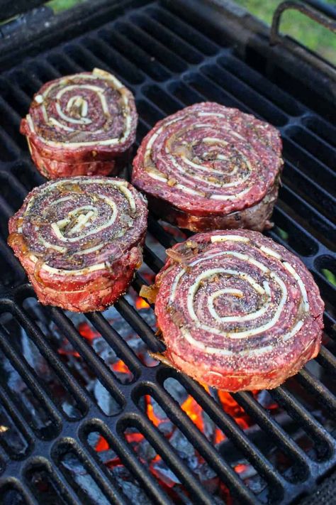 French Onion Steak Pinwheels, French Onion Steak, Onion Steak, Unhealthy Recipes, Steak Board, Steak Pinwheels, Over The Fire Cooking, Steak Rolls, Classic French Onion Soup