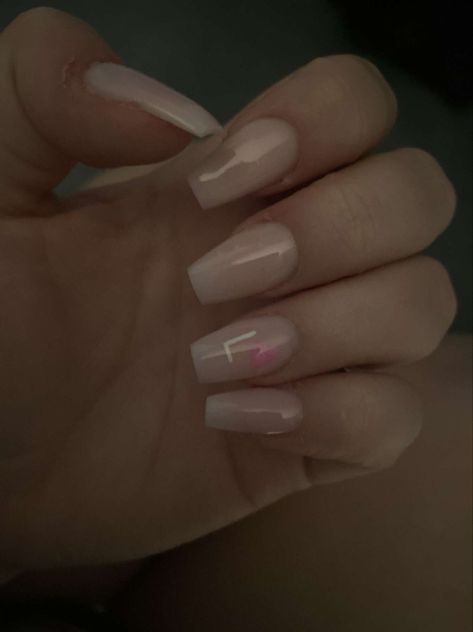 Nails Ideas Boyfriend Initials, Nails With L Letter, Nails With The Letter L On Them, R Initial Nails Boyfriend, Nails With Initials French Tip, Letter L On Nails, Green Nails With Initial, L On Nails, Nails With L Initial