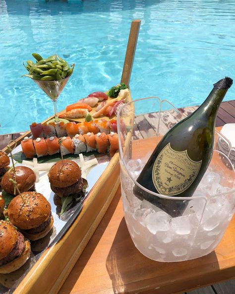 Caviar Bar, Champagne And Caviar, Island Girl Aesthetic, Pool Club, Miami Vibes, Dream Life Goals, Dj Club, Morning Brunch, Dubai Vacation